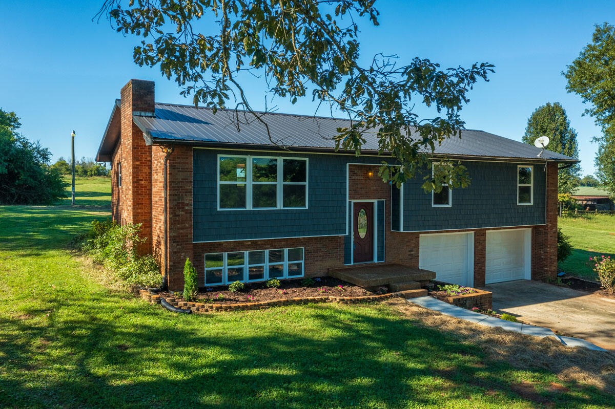 638 Chilhowee View Road Maryville, TN 37803 - Photo 1 of 39 Gallery Image 1