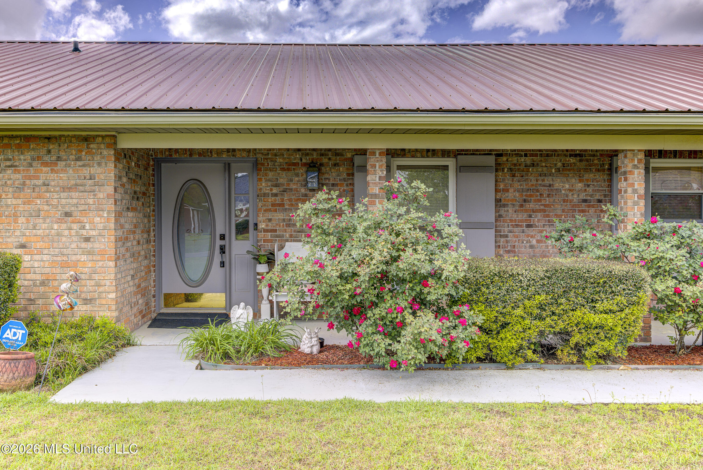 444 Ridgewood Street, Unit 444 Vicksburg, MS 39180 - Photo 5 of 25 Front Porch 1