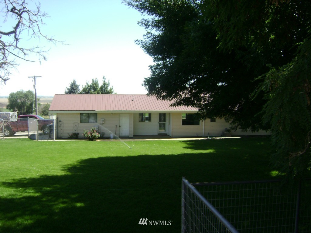 5540 Martin Road Northwest Ephrata, WA 98823 - Photo 3 of 15