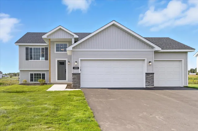 $400,000 | 1221 Woods Road Northeast, Isanti, MN 55040