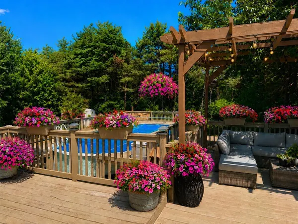 $429,900 | 6473 Pine Point Court, Coopersville, MI 49404