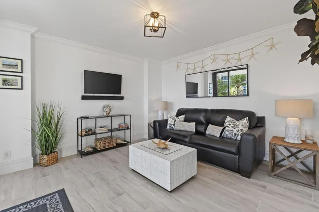 $4,200 | 600 Ocean Drive, Unit 2C, Juno Beach, FL 33408