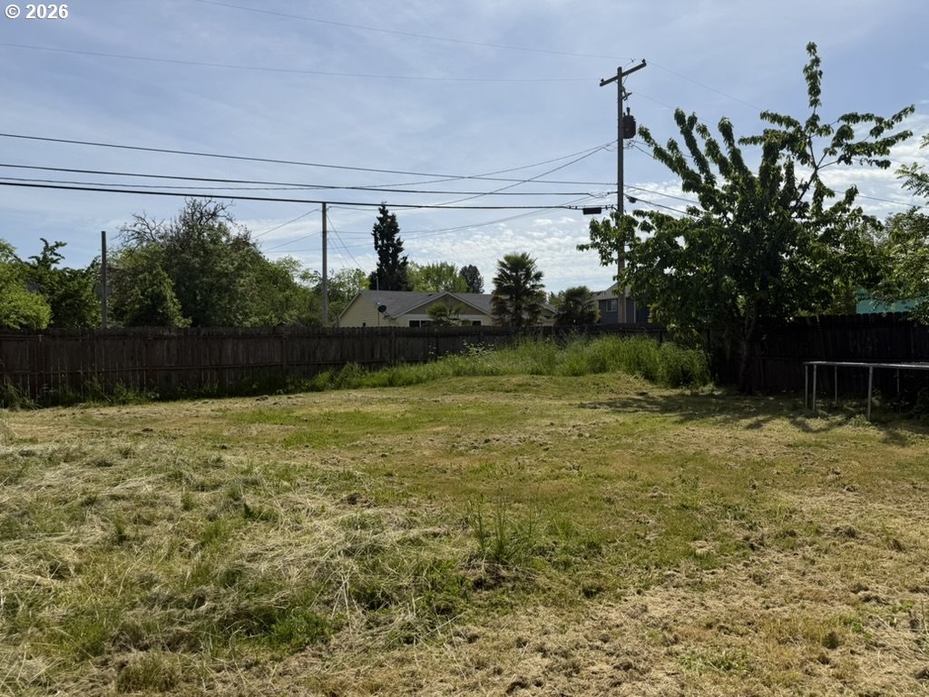 690 South 6th Street Independence, OR 97351 - Photo 7 of 7