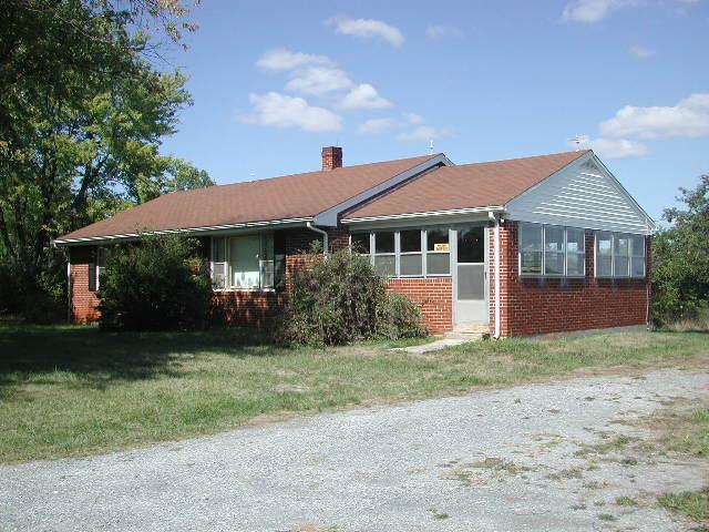 5364 White House Road Moneta, VA 24121 - Photo 1 of 4 Great Starter Home!