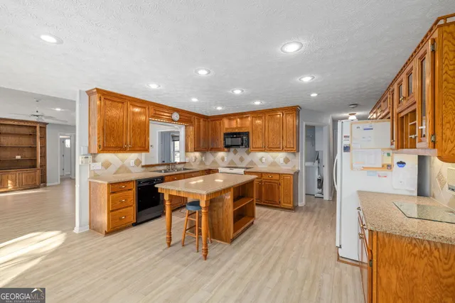 $555,000 | 605 Chenocetah Drive, Cornelia, GA 30531