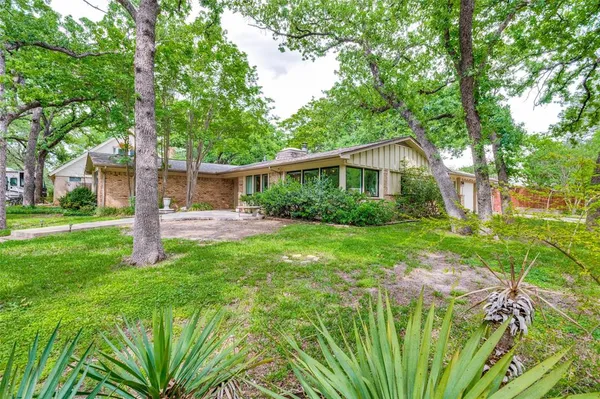 $3,000 | 1602 Glen Valley Drive, Irving, TX 75061