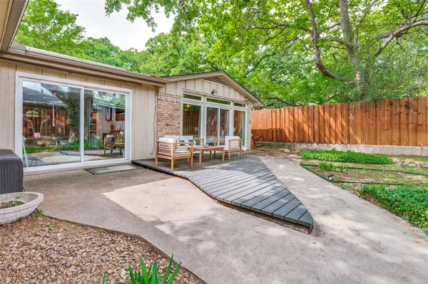 $3,000 | 1602 Glen Valley Drive, Irving, TX 75061