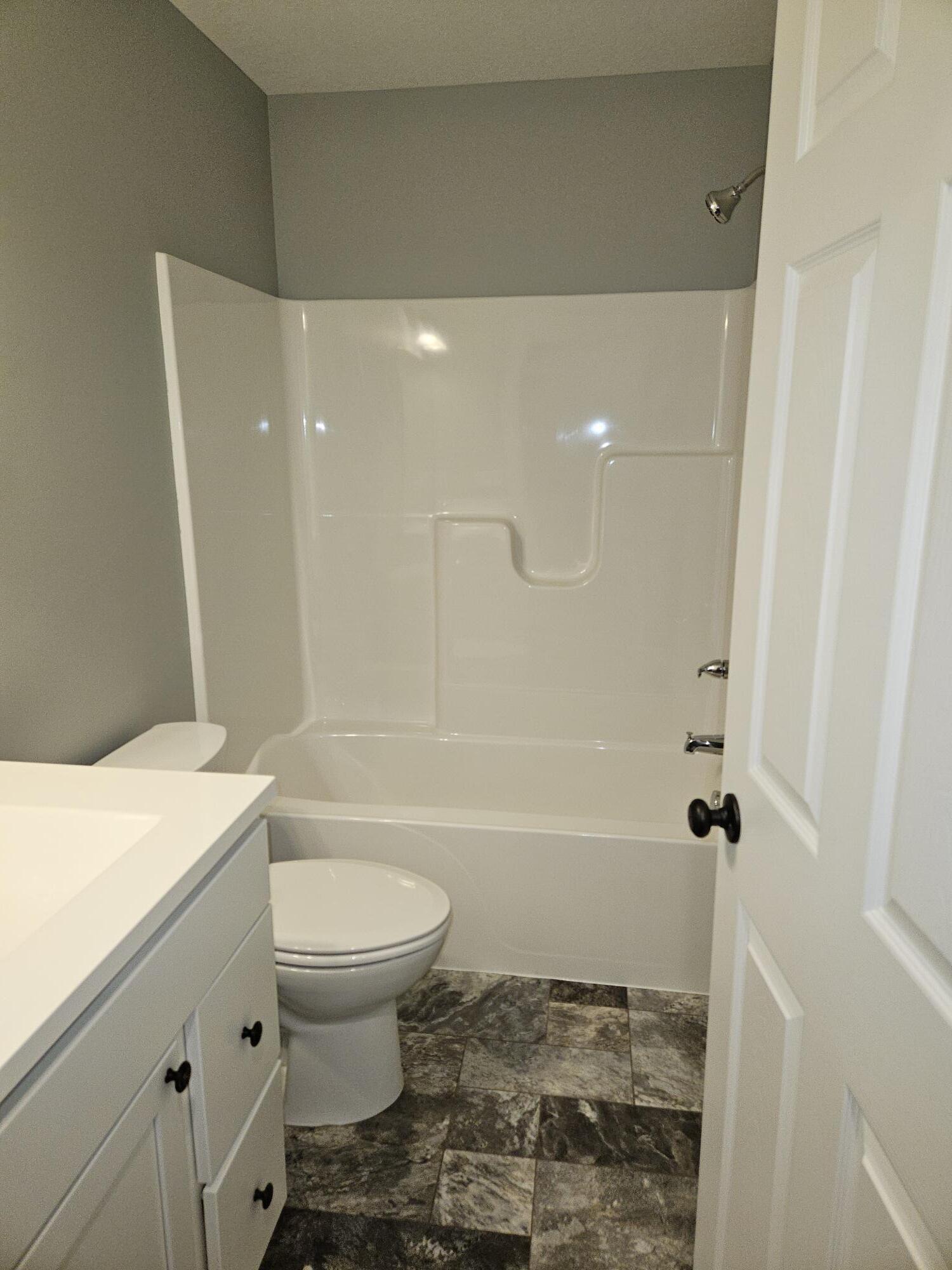 281 Brooks Road North Muskegon, MI 49442 - Photo 8 of 12 20240925_103819 (1)