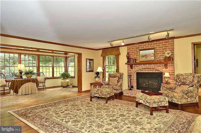24405 Peach Tree Road Clarksburg, MD 20871 - Photo 4 of 30 Family Room