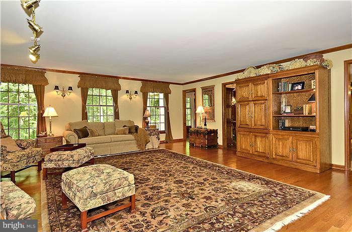 24405 Peach Tree Road Clarksburg, MD 20871 - Photo 5 of 30 Family Room