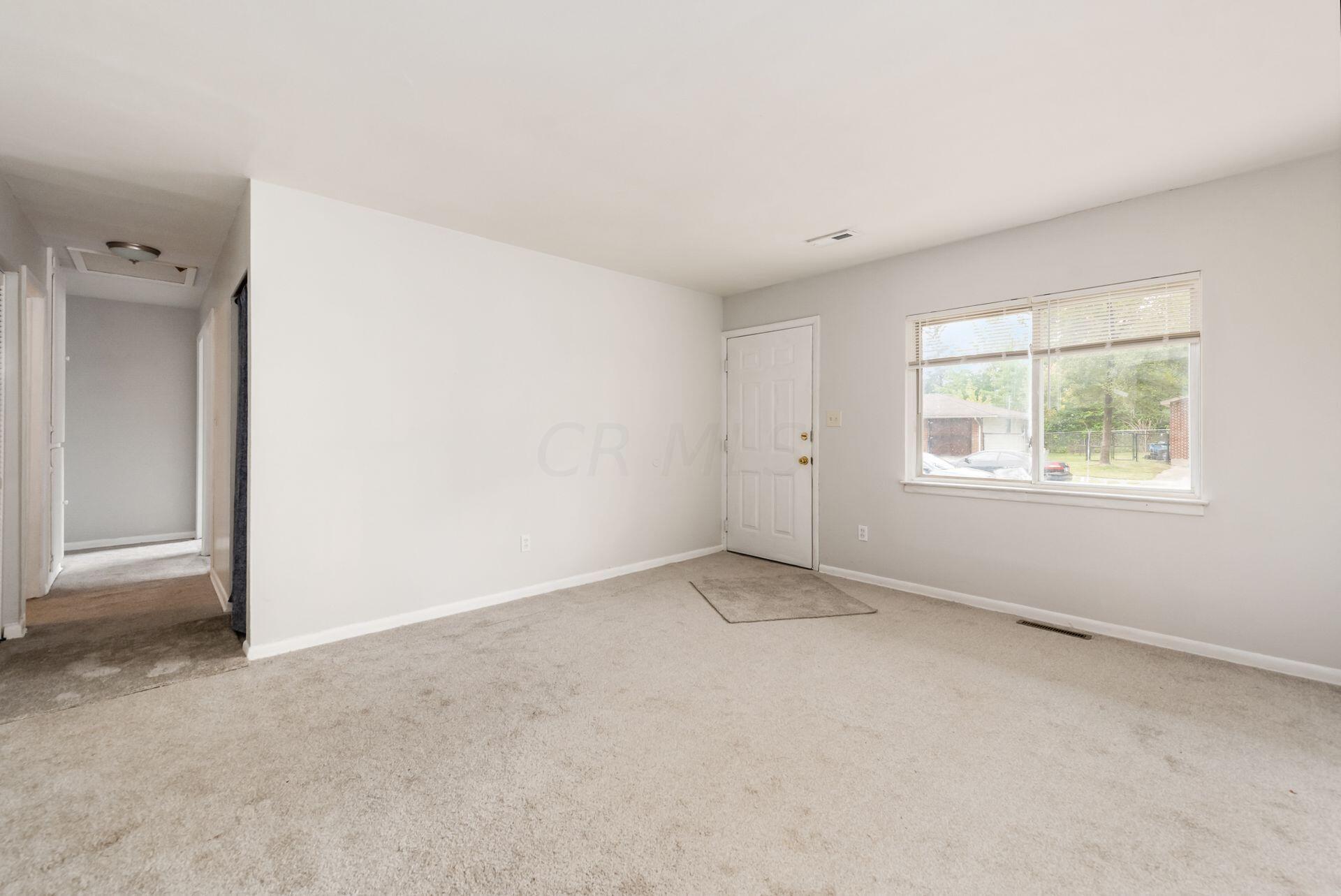 1590 Liscomb Road Columbus, OH 43207 - Photo 5 of 26 004_c11_W 1590 Liscomb Rd-003