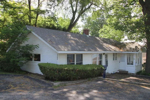 $2,000 | 3300 North Rocky Beach Road, Unit A, McHenry, IL 60051
