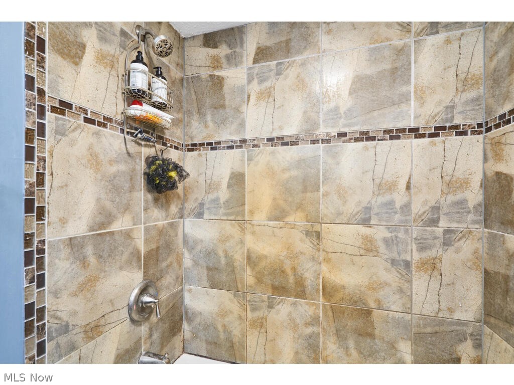 1123 South Hametown Road Akron, OH 44321 - Photo 22 of 37 Tub on the second floor bath.
