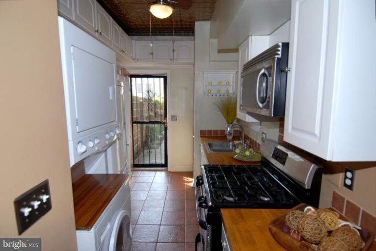 1429 K Street Southeast Washington, DC 20003 - Photo 13 of 20 Kitchen