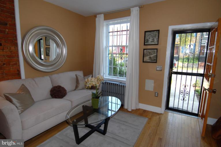 1429 K Street Southeast Washington, DC 20003 - Photo 8 of 20 Family Room