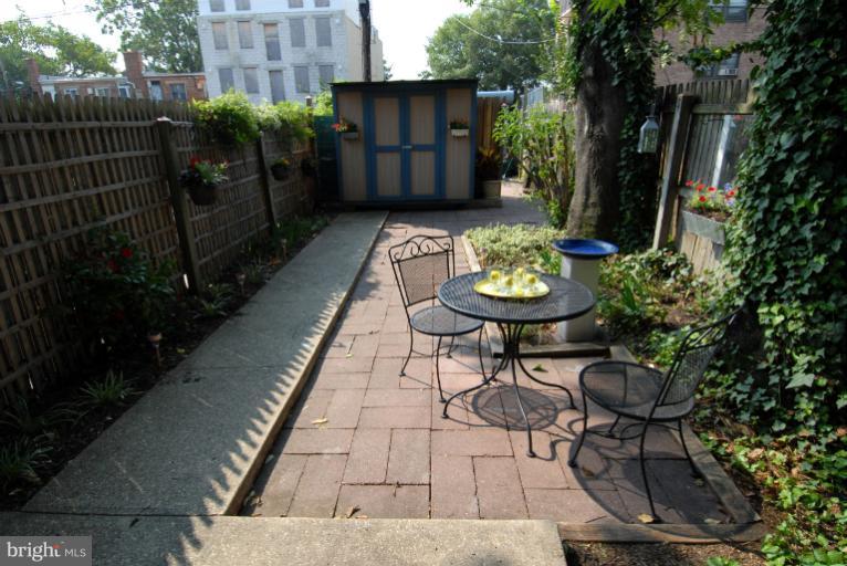 1429 K Street Southeast Washington, DC 20003 - Photo 10 of 20 Exterior (Rear)