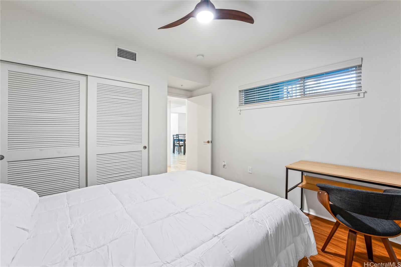 437 Kailua Road, Unit 6102 Kailua, HI 96734 - Photo 18 of 22 a bedroom with a bed and a chair