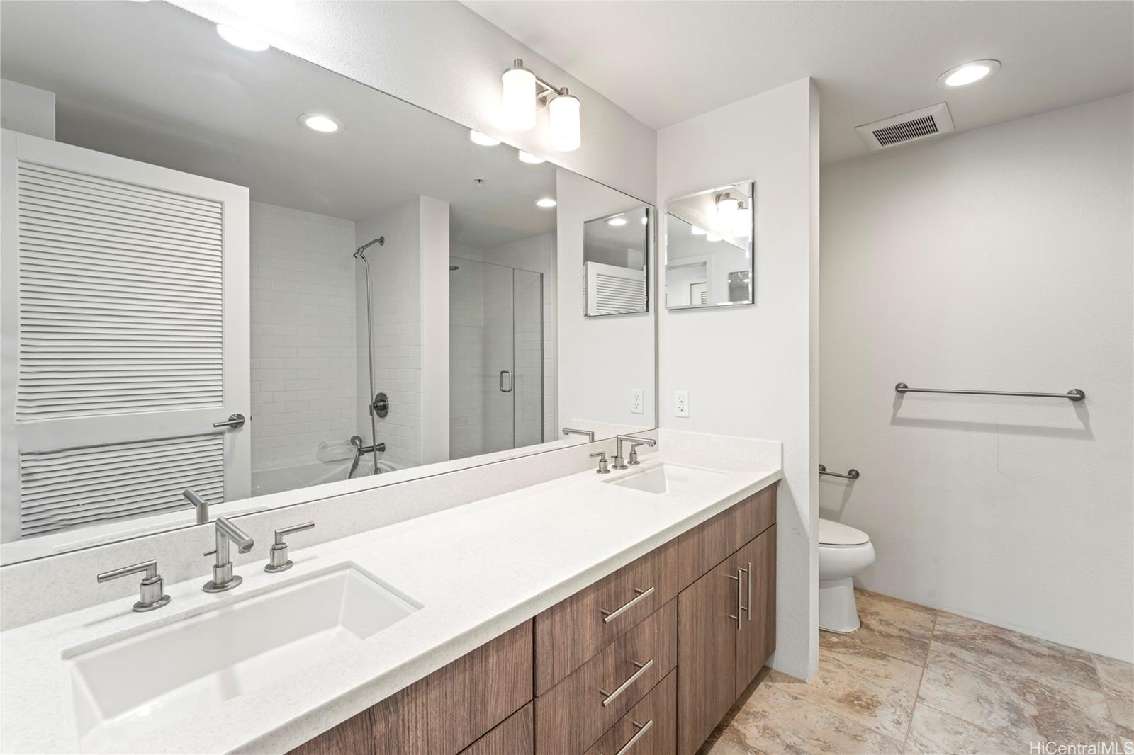 437 Kailua Road, Unit 6102 Kailua, HI 96734 - Photo 19 of 22 a bathroom with a double vanity sink mirror and toilet