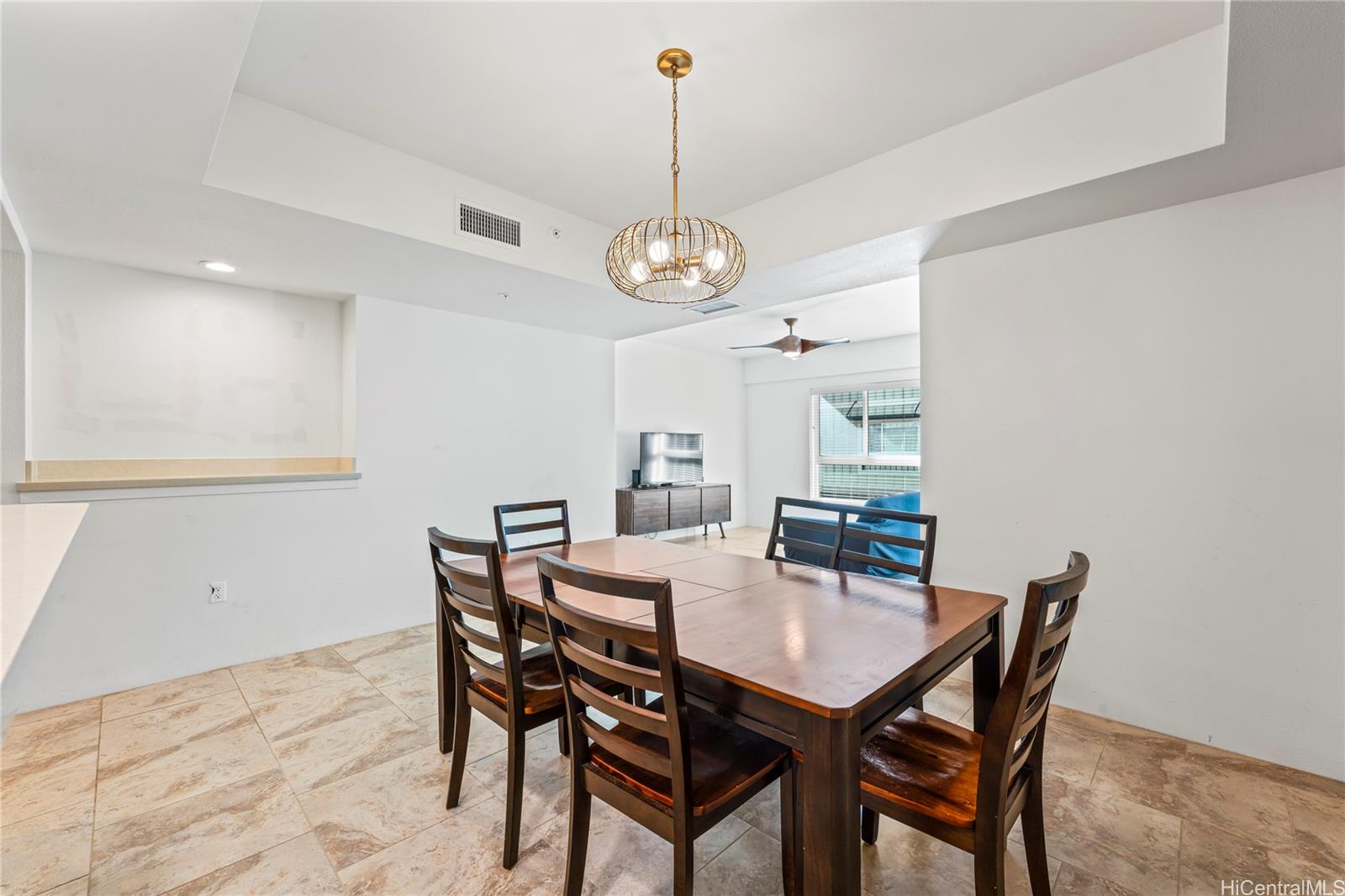 437 Kailua Road, Unit 6102 Kailua, HI 96734 - Photo 8 of 22 a view of a dining room with a table and chairs