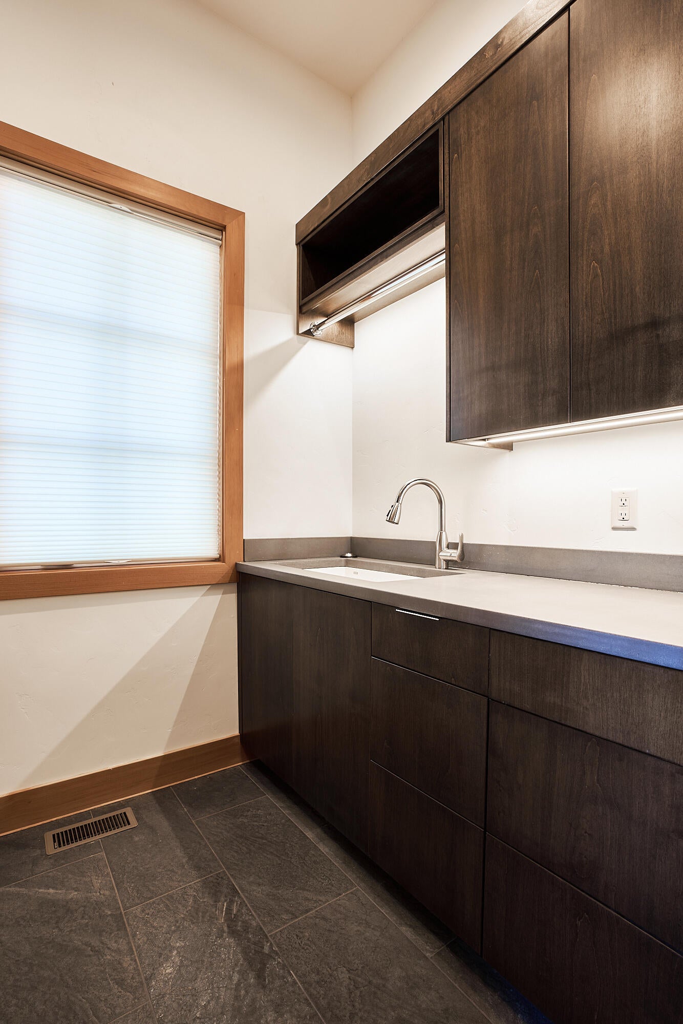 19525 Innes Market Road Bend, OR 97703 - Photo 16 of 56 The convenient laundry room adjacent to the mudroom.