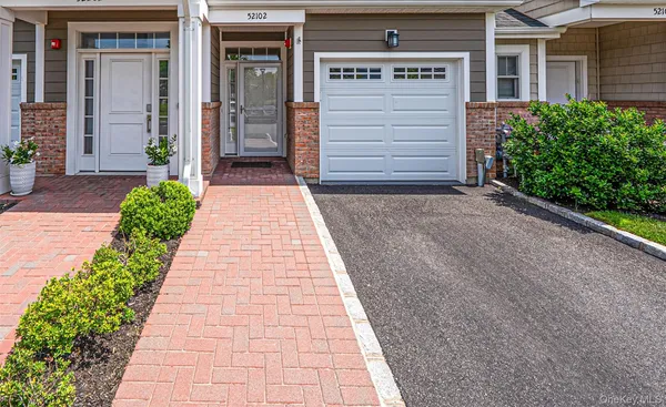$1,749,000 | 52102 Beech Tree Lane, Plainview, NY 11803