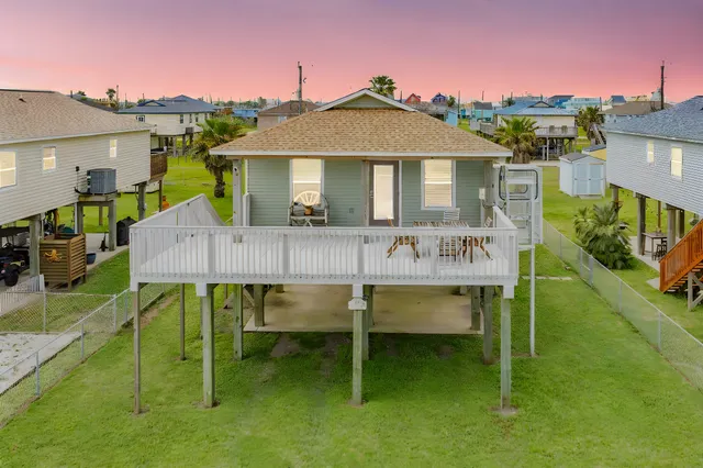 $329,900 | 433 Seabean Street, Surfside Beach, TX 77541