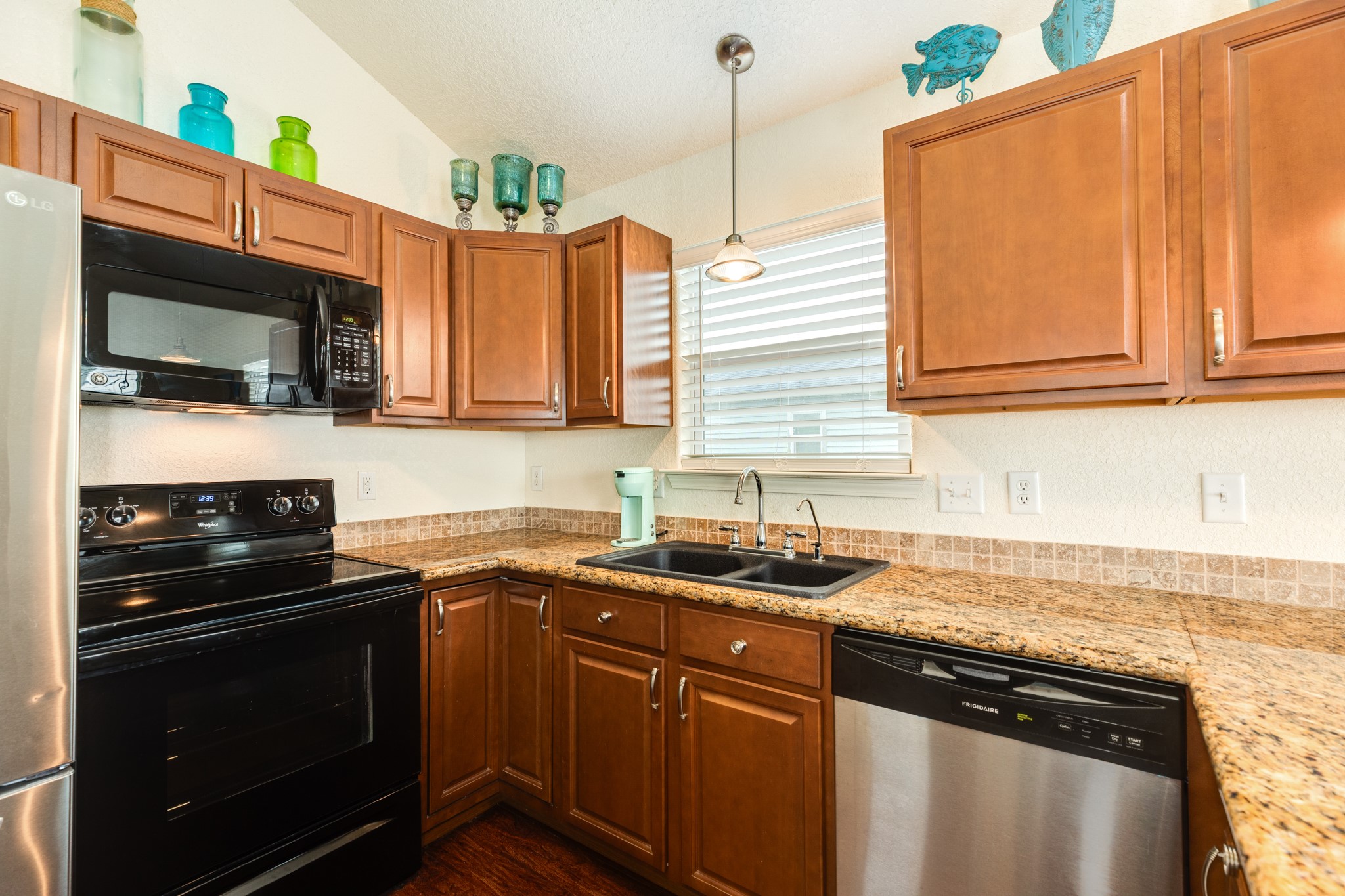 433 Seabean Street Surfside Beach, TX 77541 - Photo 9 of 34