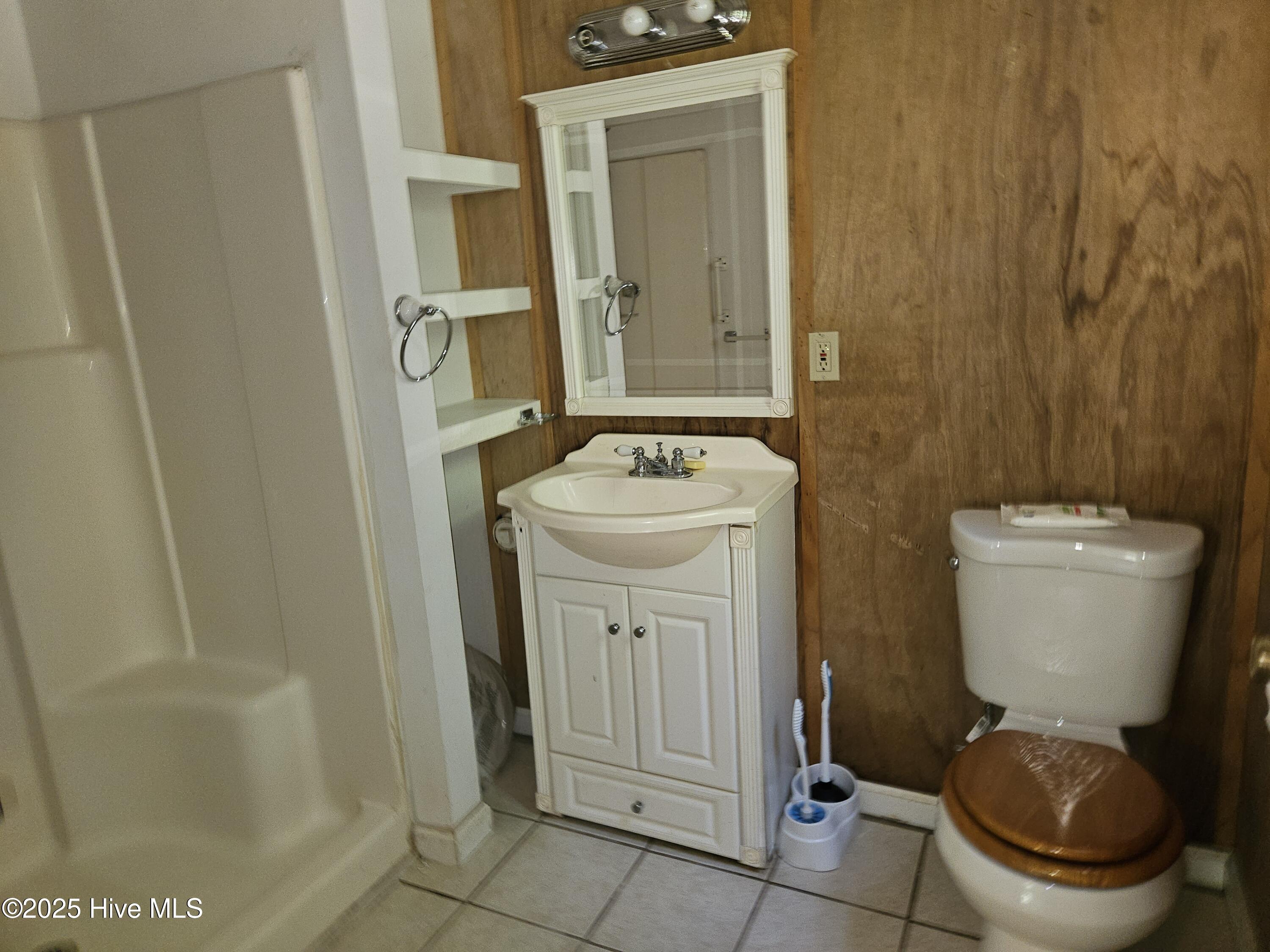 6308 Head Road Wilmington, NC 28409 - Photo 9 of 14 Lower Level Bath