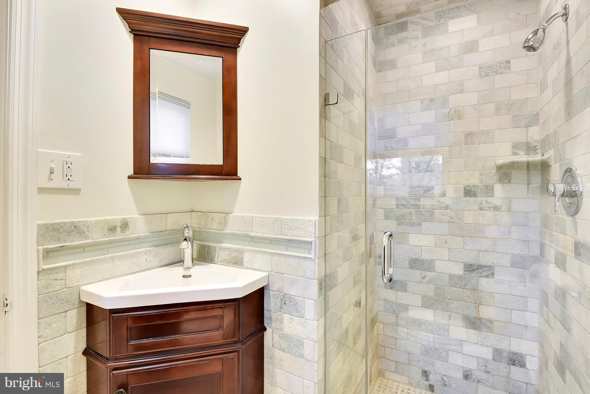 1611 Sherwood Road Silver Spring, MD 20902 - Photo 25 of 30 Bath (Master)