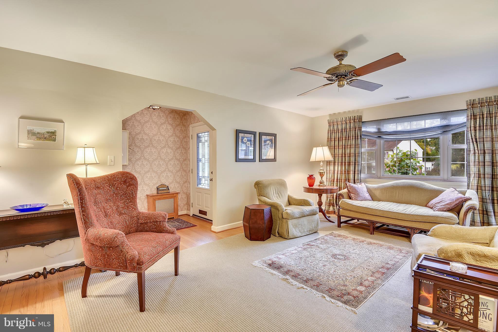 1611 Sherwood Road Silver Spring, MD 20902 - Photo 5 of 30 Living Room