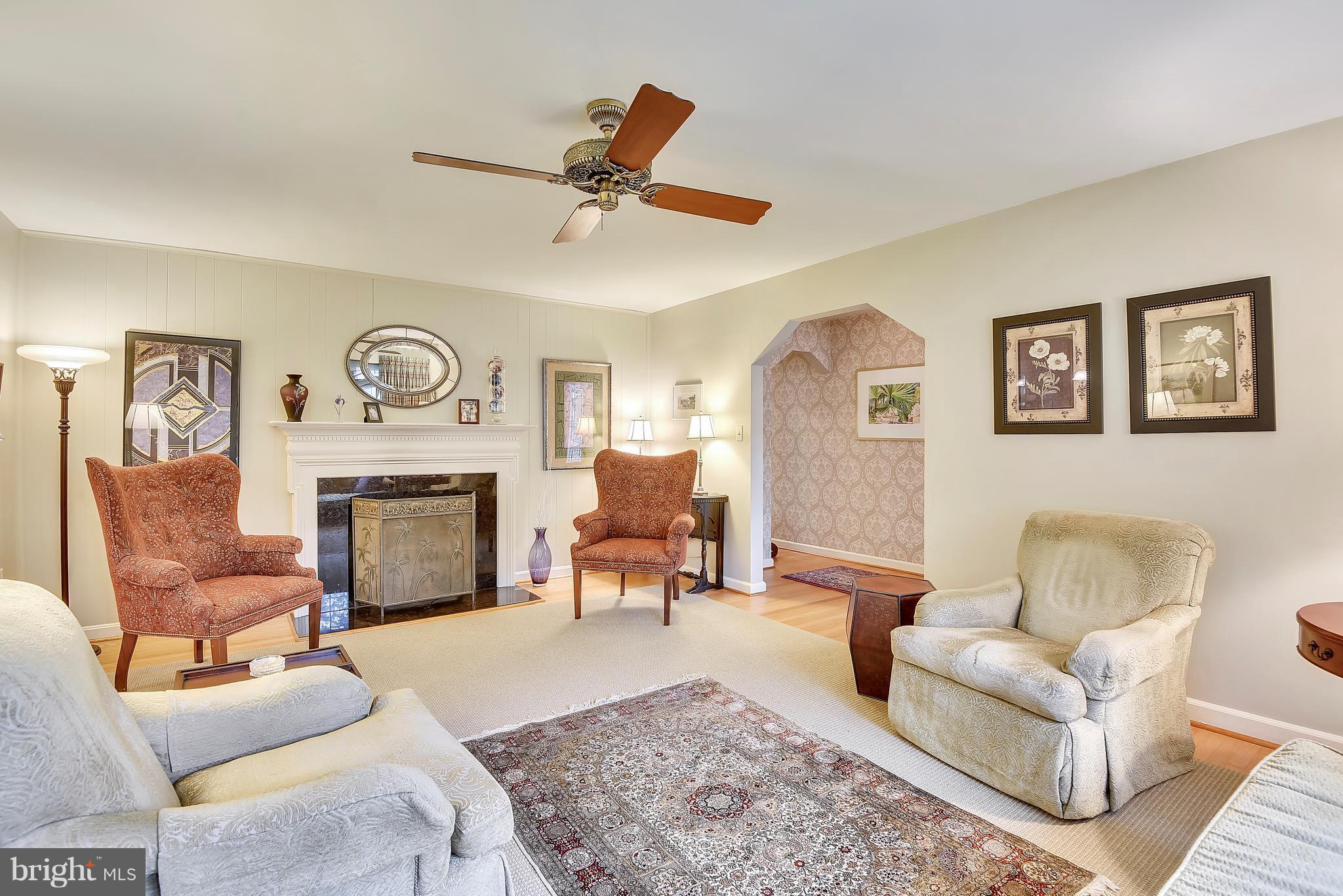 1611 Sherwood Road Silver Spring, MD 20902 - Photo 6 of 30 Living Room