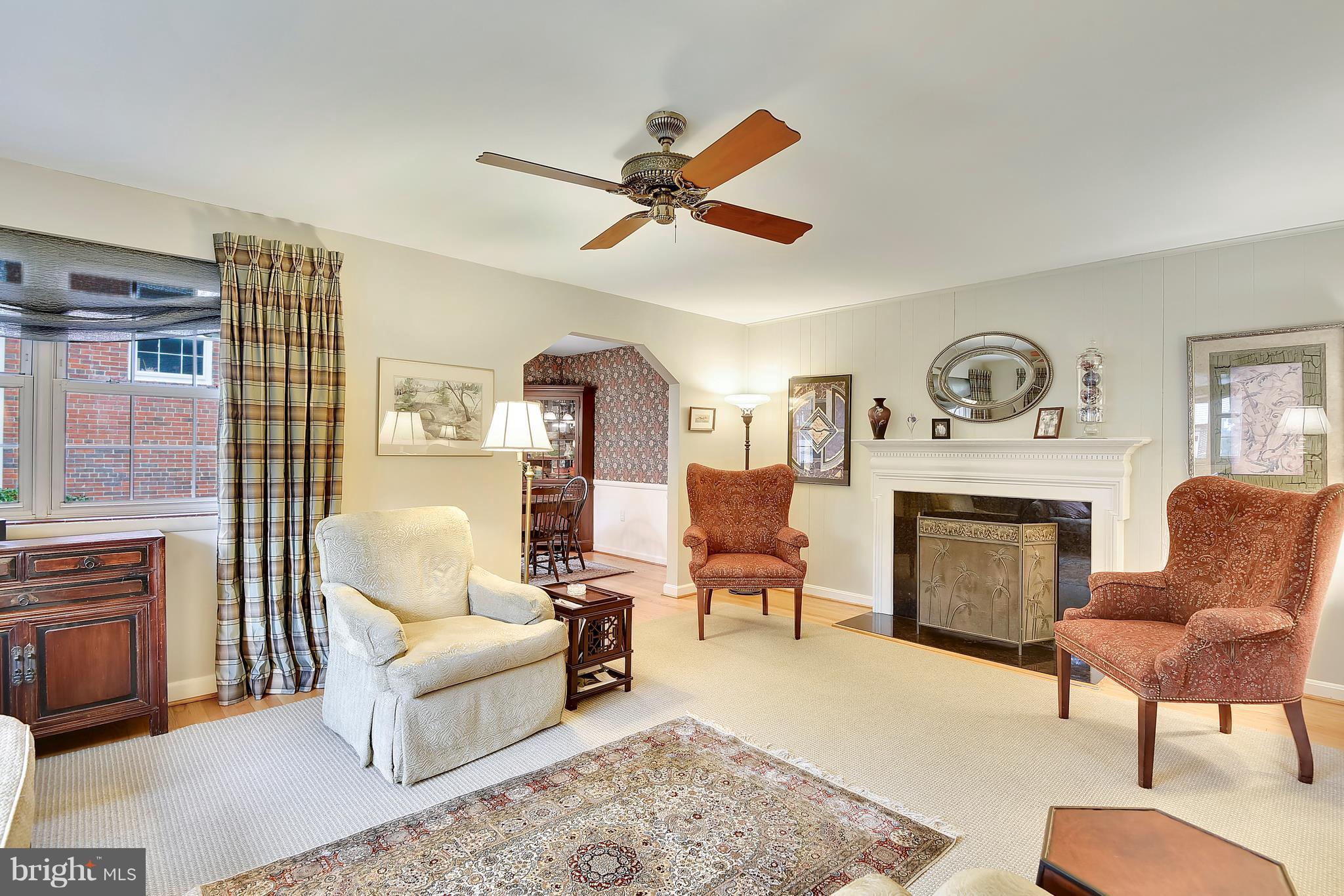 1611 Sherwood Road Silver Spring, MD 20902 - Photo 7 of 30 Living Room