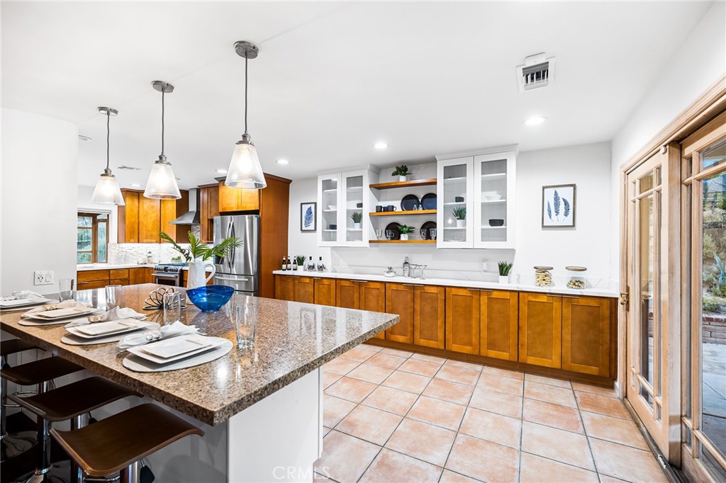 3940 Declaration Avenue Calabasas, CA 91302 - Photo 4 of 32