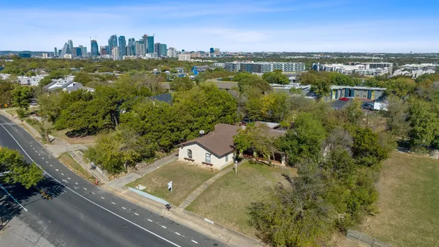 $520,000 | 1910 Woodland Avenue, Austin, TX 78741