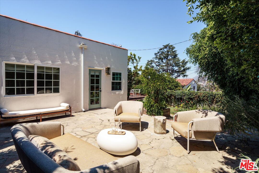 1410 Stanford Drive Glendale, CA 91205 - Photo 28 of 31 a outdoor space with furniture