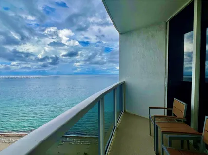 $715,000 | 18001 Collins Avenue, Unit 2605, Sunny Isles Beach, FL 33160
