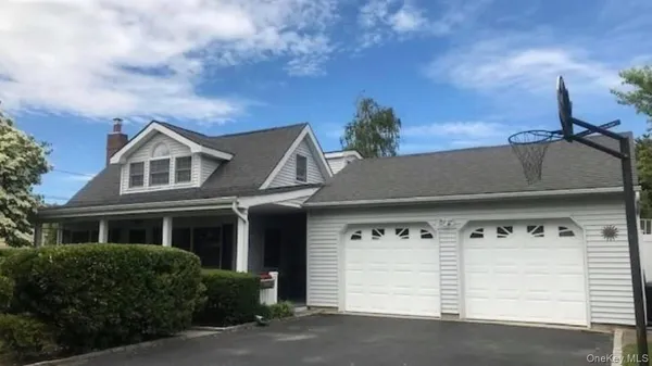 $699,999 | 818 12th Street, West Babylon, NY 11704