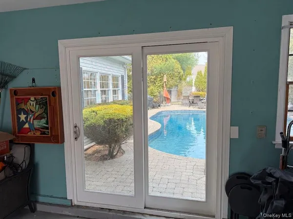 $699,999 | 818 12th Street, West Babylon, NY 11704