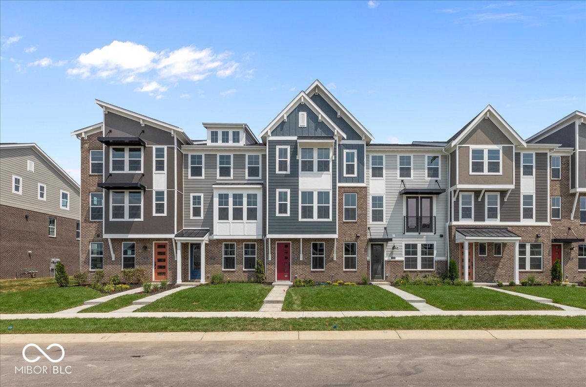 7313 Bayview Run McCordsville, IN 46055 - Photo 2 of 37