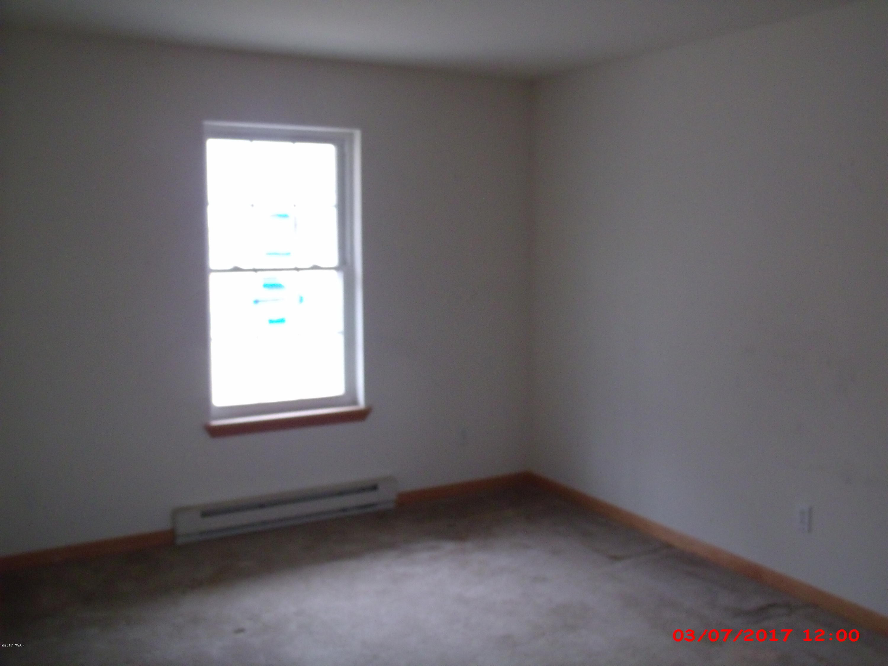 746 Mallard Lane Bushkill, PA 18324 - Photo 8 of 24