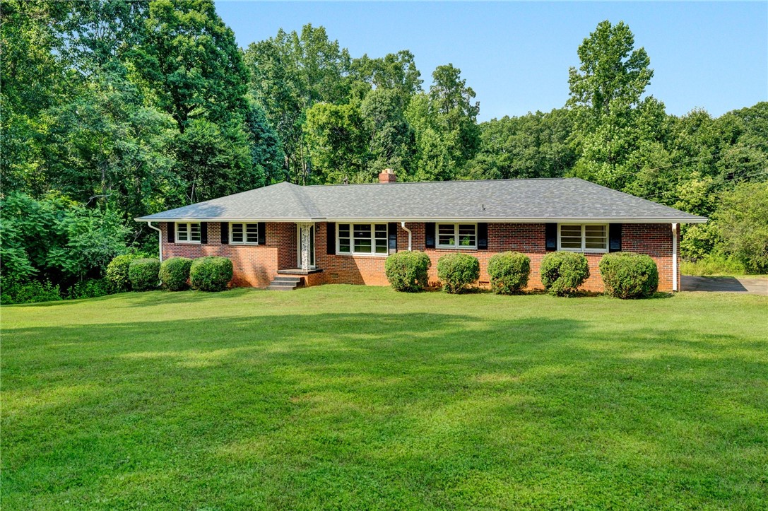 321 Ponce DeLeon Drive Anderson, SC 29621 - Photo 1 of 37