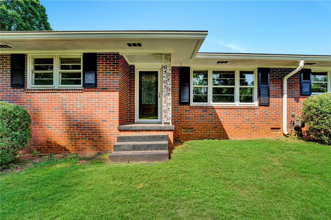 321 Ponce DeLeon Drive Anderson, SC 29621 - Photo 2 of 37