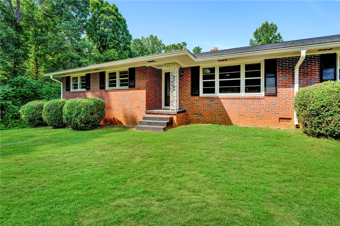 321 Ponce DeLeon Drive Anderson, SC 29621 - Photo 3 of 37