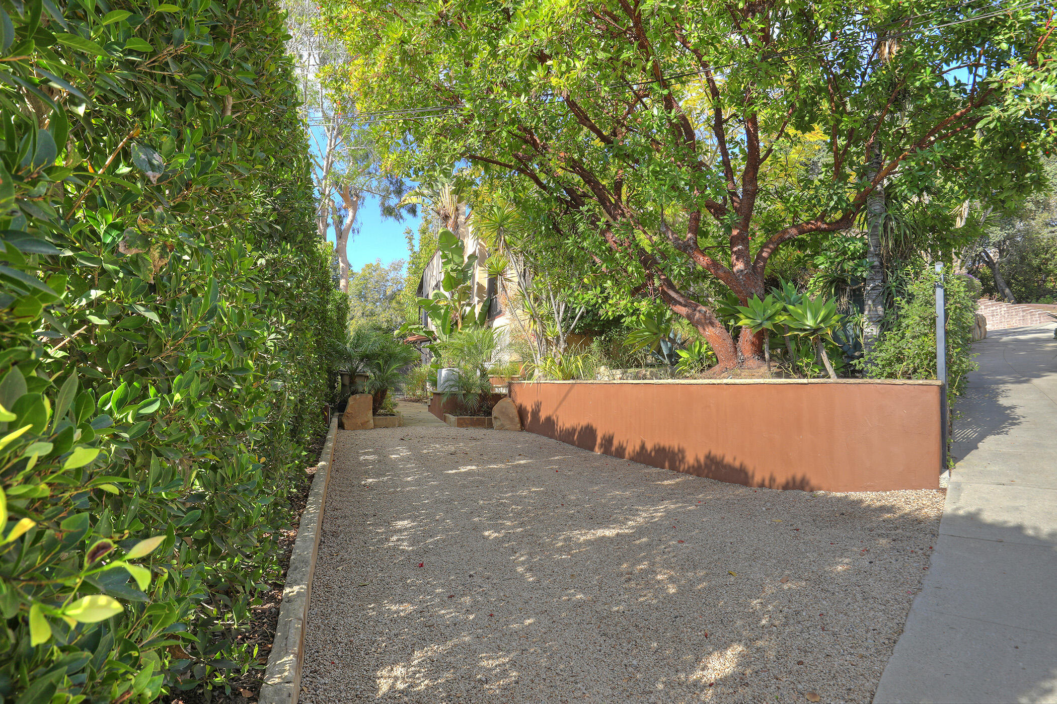 1423 Alta Vista Road, Unit 1 Santa Barbara, CA 93103 - Photo 2 of 8 4