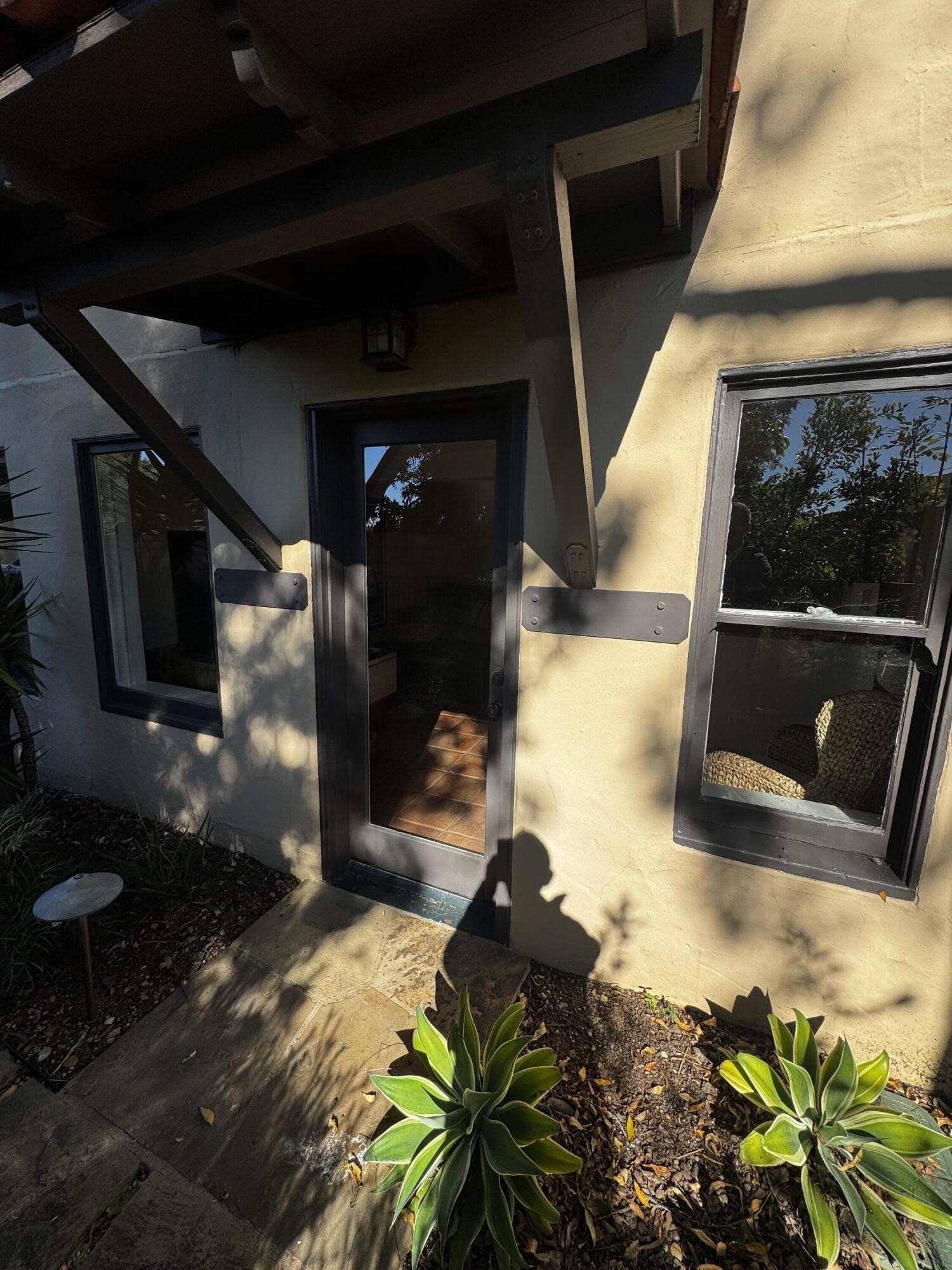 1423 Alta Vista Road, Unit 1 Santa Barbara, CA 93103 - Photo 3 of 8 IMG_3868