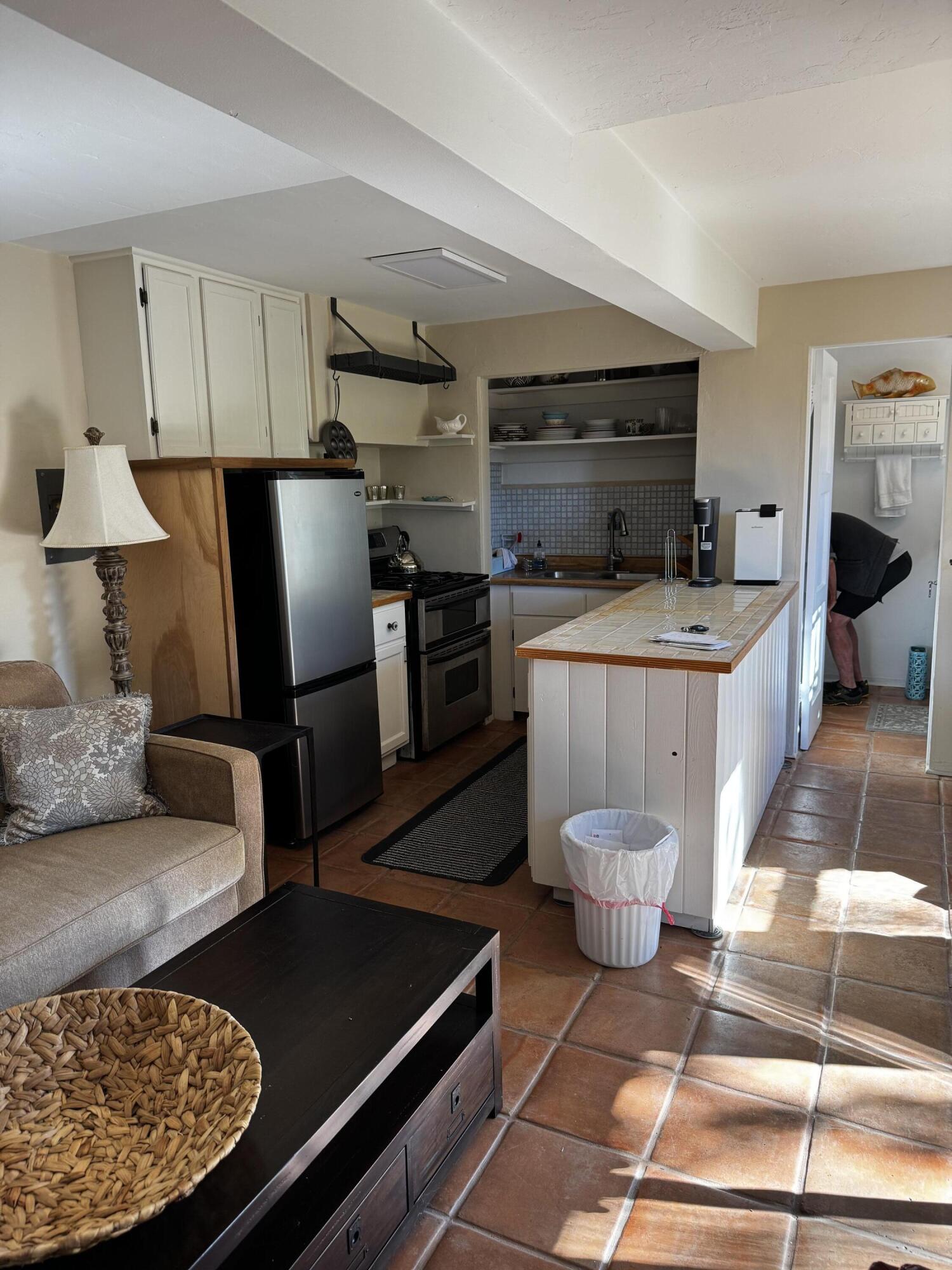 1423 Alta Vista Road, Unit 1 Santa Barbara, CA 93103 - Photo 4 of 8 IMG_3865