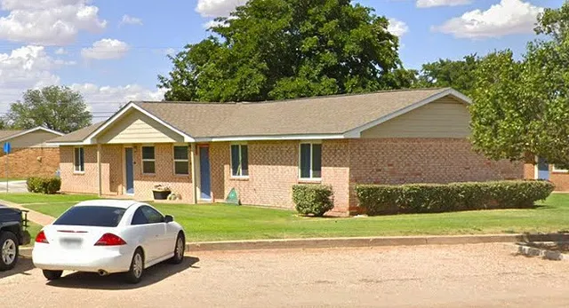 $747 | 1100 12th Street, Seagraves, TX 79359