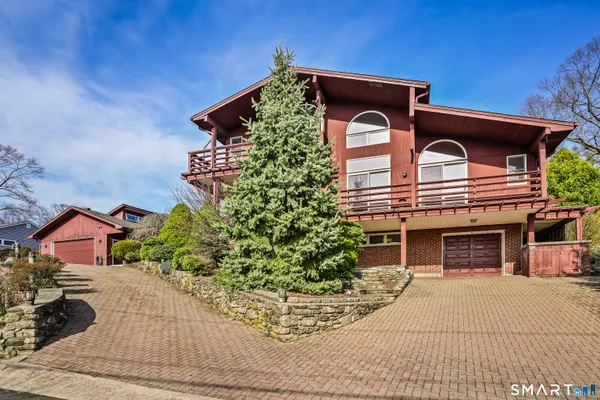 $925,000 | 31 Mountain View Drive, Brookfield, CT 06804