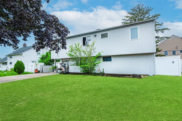 $749,999 | 22 Lowland Road, Levittown, NY 11756