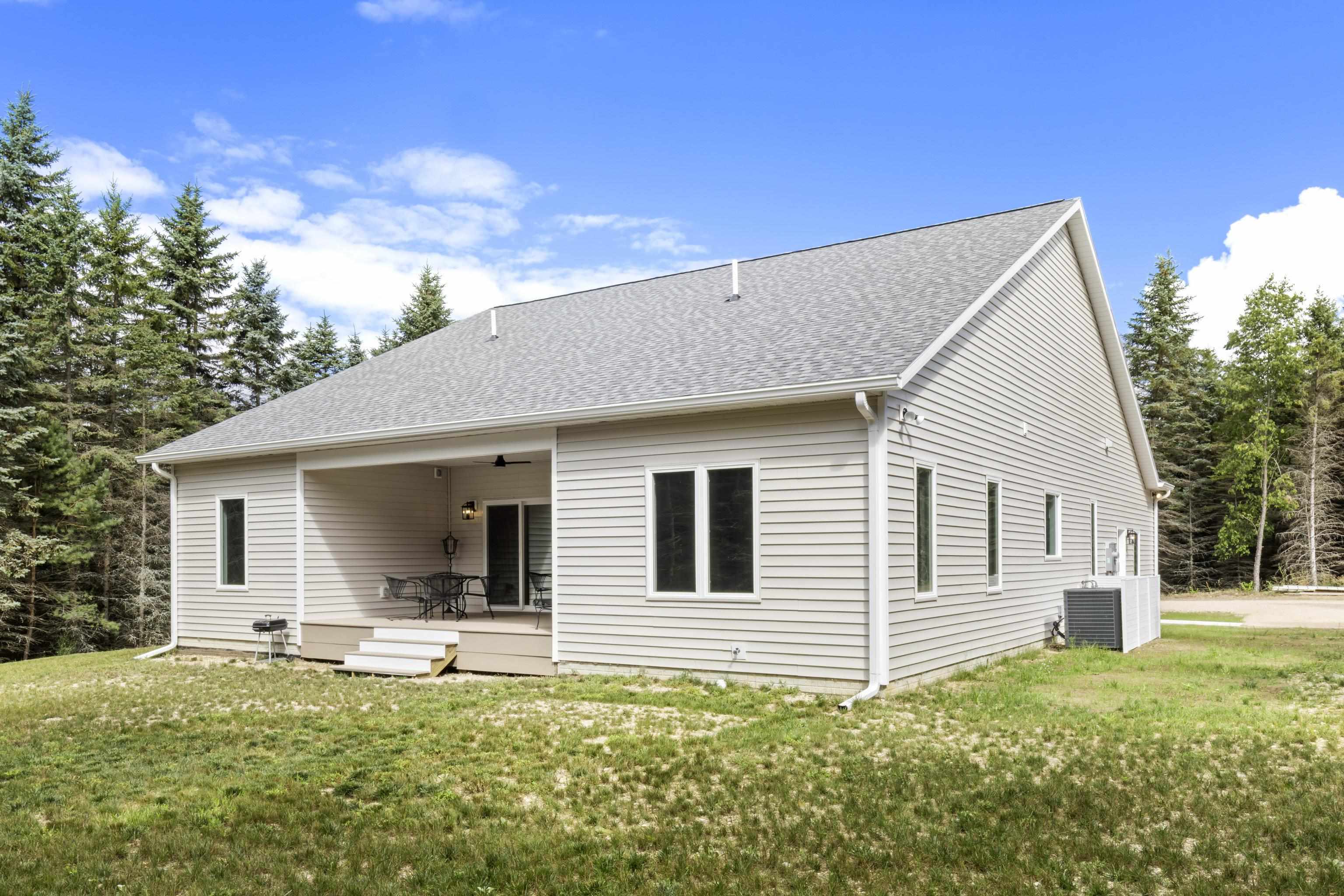 1358 South Lipp Farm Road Benzonia, MI 49616 - Photo 4 of 41 1949478-3e999b29-4634-433b-9d6e-ee34c162721e.JPG